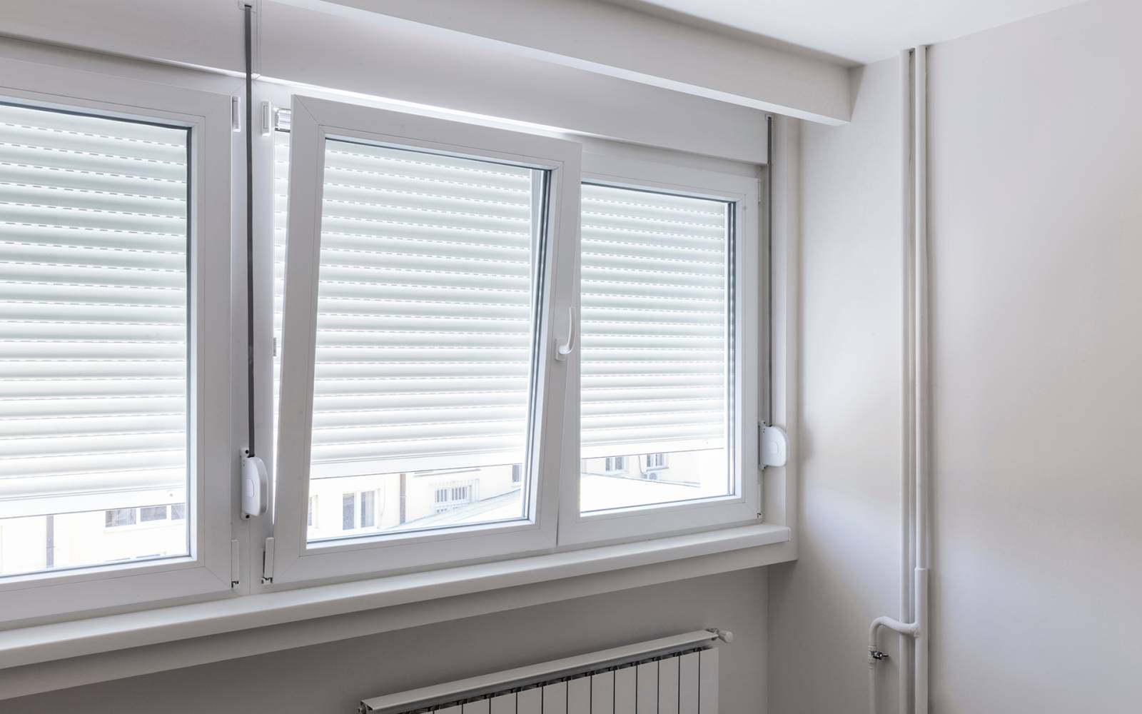 Fabrication et pose de volet battant aluminium sur mesure à Rognac et ses environs