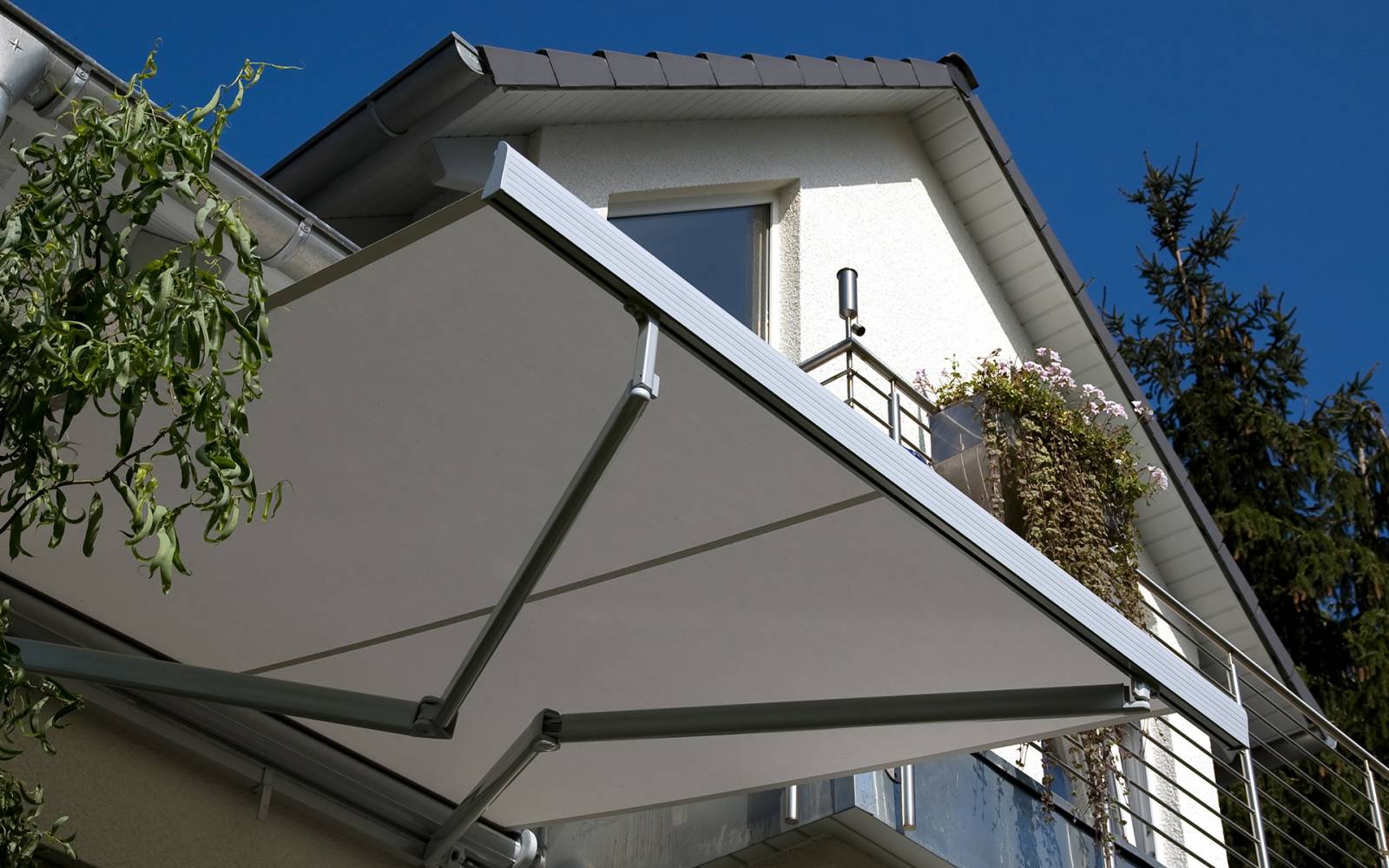 Fabrication, pose et rénovation de volet roulant et battant à Rognac est ses environs